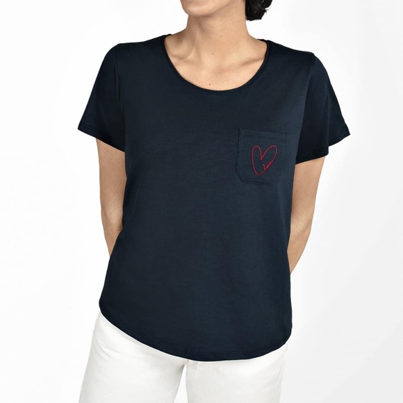 NWT ORGANIC COTTON NAVY T-SHIRT w/ POCKET & HEART EMBLEM SZ L - Picture 1 of 3